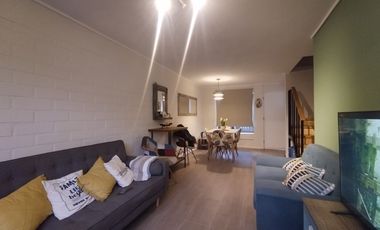 Casa en Venta en EXCELENTE CASA MEJORADA BARRIO LOS MAITENES.