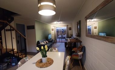 Casa en Venta en EXCELENTE CASA MEJORADA BARRIO LOS MAITENES.