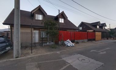 Casa en Venta en EXCELENTE CASA MEJORADA BARRIO LOS MAITENES.