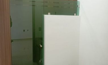 Casa en venta en col. Satélite, de una planta (cocina blanca al alto brillo).