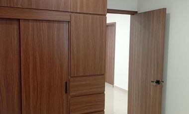 Casa en venta en col. Satélite, de una planta (cocina blanca al alto brillo).