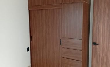 Casa en venta en col. Satélite, de una planta (cocina blanca al alto brillo).