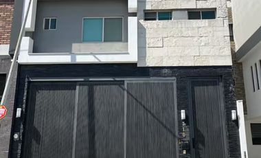 CASA EN RENTA AMUEBLADA Y EQUIPADA EN CUMBRES ELITE 7 SECTOR - MTY, NL