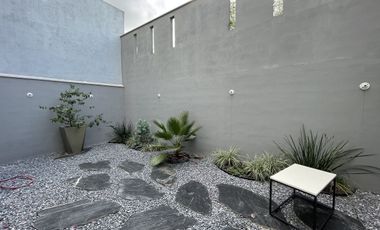 CASA EN RENTA AMUEBLADA Y EQUIPADA EN CUMBRES ELITE 7 SECTOR - MTY, NL