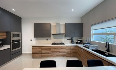 CASA EN RENTA AMUEBLADA Y EQUIPADA EN CUMBRES ELITE 7 SECTOR - MTY, NL