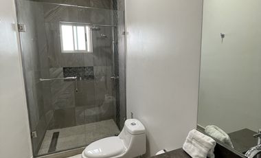 CASA EN RENTA AMUEBLADA Y EQUIPADA EN CUMBRES ELITE 7 SECTOR - MTY, NL