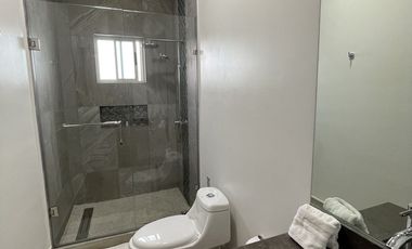 CASA EN RENTA AMUEBLADA Y EQUIPADA EN CUMBRES ELITE 7 SECTOR - MTY, NL