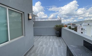 CASA EN RENTA AMUEBLADA Y EQUIPADA EN CUMBRES ELITE 7 SECTOR - MTY, NL