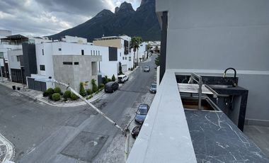 CASA EN RENTA AMUEBLADA Y EQUIPADA EN CUMBRES ELITE 7 SECTOR - MTY, NL