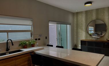 CASA EN RENTA AMUEBLADA Y EQUIPADA EN CUMBRES ELITE 7 SECTOR - MTY, NL