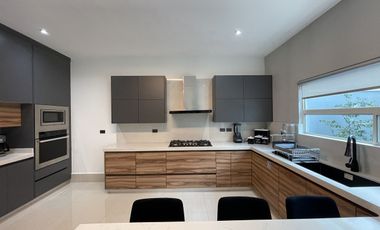 CASA EN RENTA AMUEBLADA Y EQUIPADA EN CUMBRES ELITE 7 SECTOR - MTY, NL