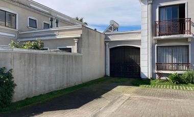 Casa en Venta en HUERTOS FAMILIARES