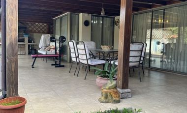 Casa en Arriendo en Avenida Laguna Nº 3051