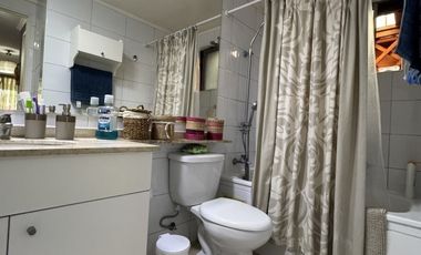 Casa en Arriendo en Avenida Laguna Nº 3051