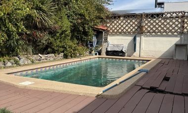 Casa en Arriendo en Avenida Laguna Nº 3051