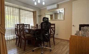 Casa en Arriendo en Avenida Laguna Nº 3051