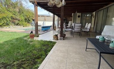 Casa en Arriendo en Avenida Laguna Nº 3051