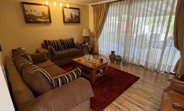 Casa en Arriendo en Avenida Laguna Nº 3051