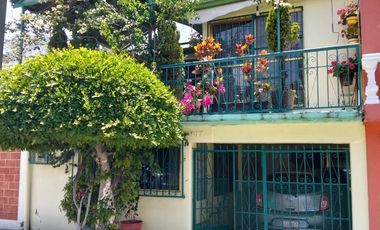 CASA EN VENTA,  VALLE DE ARAGON, CALLE CERRADA, EXCELENTE ESTADO.