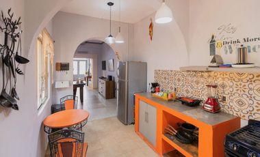 Casa amueblada y renovada en venta el Centro de Campeche - HI2501345