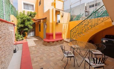 Casa amueblada y renovada en venta el Centro de Campeche - HI2501345