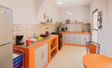 Casa amueblada y renovada en venta el Centro de Campeche - HI2501345