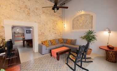 Casa amueblada y renovada en venta el Centro de Campeche - HI2501345