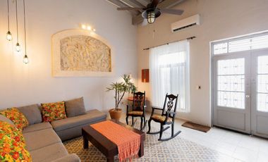 Casa amueblada y renovada en venta el Centro de Campeche - HI2501345