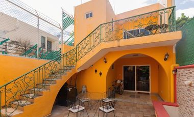 Casa amueblada y renovada en venta el Centro de Campeche - HI2501345