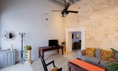 Casa amueblada y renovada en venta el Centro de Campeche - HI2501345