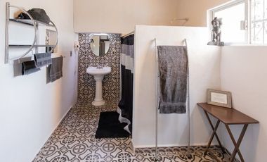 Casa amueblada y renovada en venta el Centro de Campeche - HI2501345