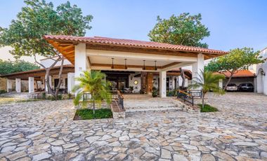 Venta de hermosa Quinta dentro de la ciudad en zona residencial.