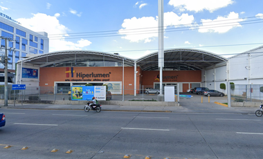 Local / espacio comercial en excelente ubicación frente al poliforum
