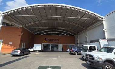 Local / espacio comercial en excelente ubicación frente al poliforum