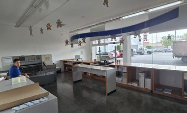 Local / espacio comercial en excelente ubicación frente al poliforum
