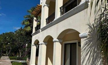 Jungle Oasis minutes from the Beach