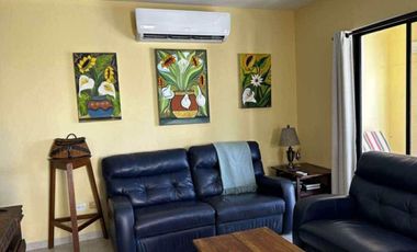 Jungle Oasis minutes from the Beach