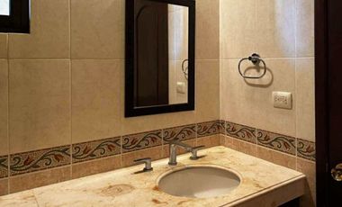 Jungle Oasis minutes from the Beach