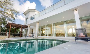Casa junto al Lago en Residencial Lagos del Sol de Cancún