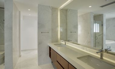 Casa junto al Lago en Residencial Lagos del Sol de Cancún