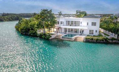 Casa junto al Lago en Residencial Lagos del Sol de Cancún