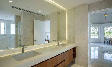 Casa junto al Lago en Residencial Lagos del Sol de Cancún