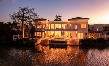 Casa junto al Lago en Residencial Lagos del Sol de Cancún