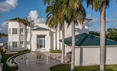Casa junto al Lago en Residencial Lagos del Sol de Cancún