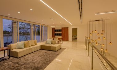 Casa junto al Lago en Residencial Lagos del Sol de Cancún