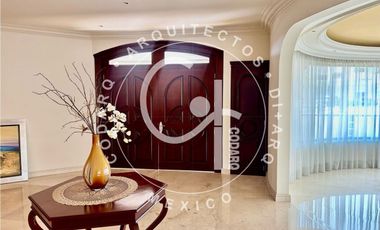 Venta de Residencia en Prado Largo, Zona Esmeralda