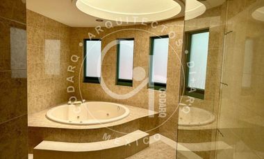 Venta de Residencia en Prado Largo, Zona Esmeralda