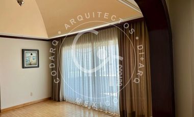 Venta de Residencia en Prado Largo, Zona Esmeralda