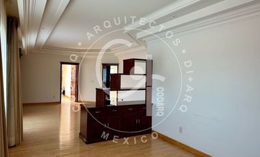 Venta de Residencia en Prado Largo, Zona Esmeralda