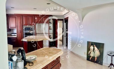 Venta de Residencia en Prado Largo, Zona Esmeralda